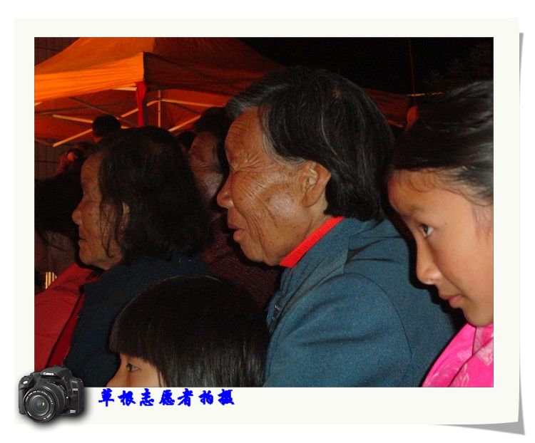 专注的老人2.jpg