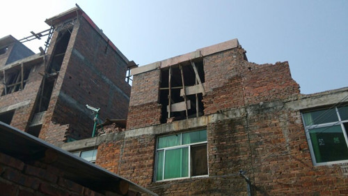 2002年建的中间刘招娣房子