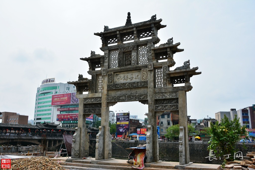石牌坊03.jpg