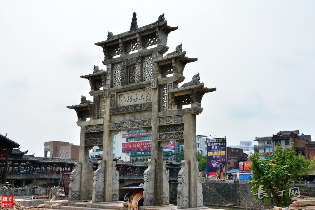 石牌坊02.jpg